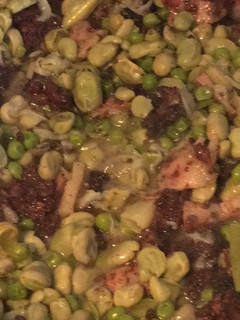 Una foto de Habas y guisantes a la catalana