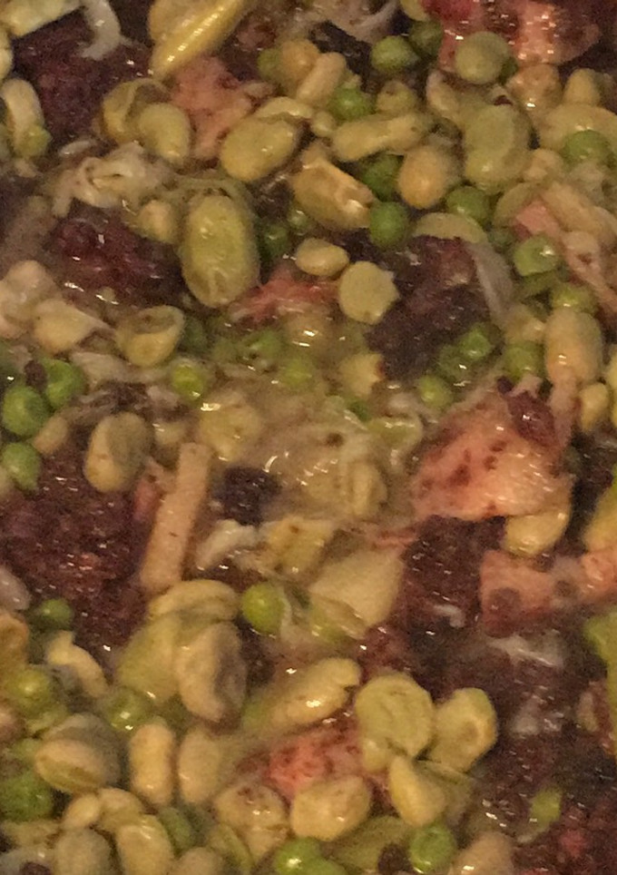 Una foto de Habas y guisantes a la catalana