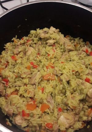 Una foto de Pollo con Arroz fácil