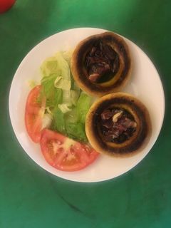 Una foto de Champiñones en salsa verde y taquitos de jamón