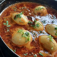 A picture of Egg masala gravy.