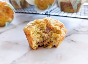 Une photo de Recette de muffins salés au bacon et emmental