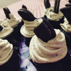A picture of Chocolate Cuppies with oreo icing.