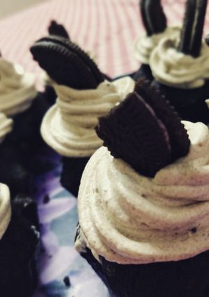 A picture of Chocolate Cuppies with oreo icing.