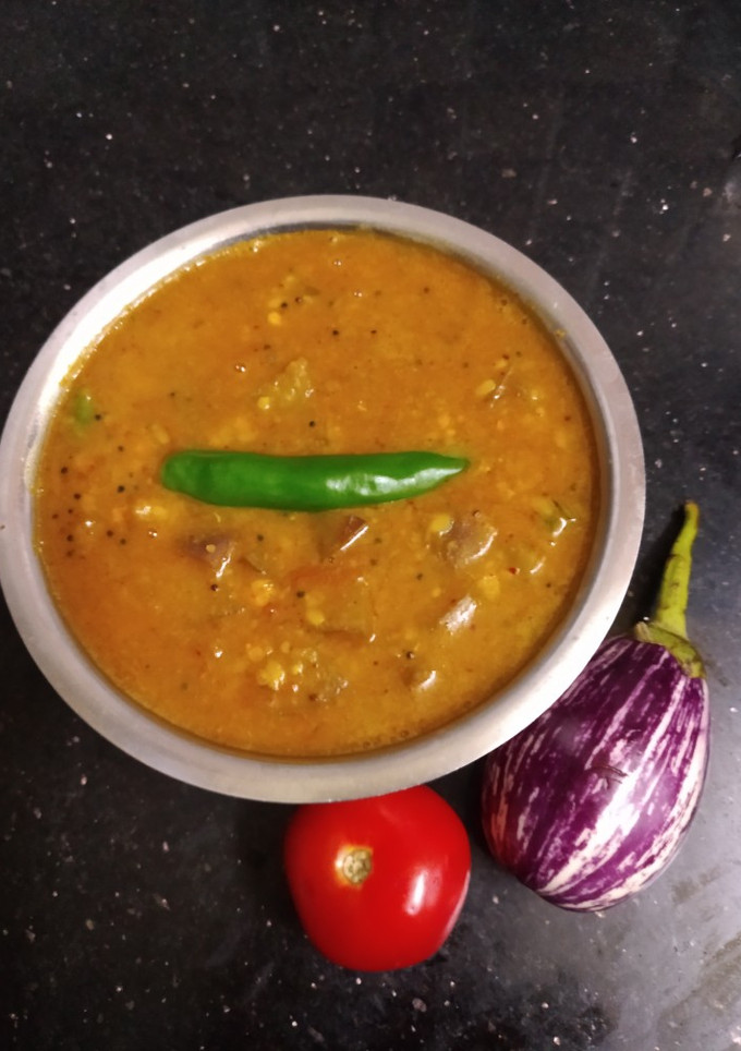 *கத்தரிக்காய், மூங்தால், கொத்சு*(கூட்டு)(brinjal kotsu recipe in tamil) செய்முறை முக்கிய புகைப்படம்