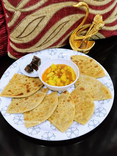 A picture of Arbi/Taro/Colocasia Parathas.