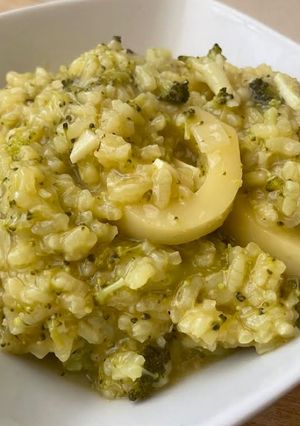 Una foto de Arroz meloso con calamares veganos