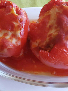 Una foto de Pimiento rojo relleno con chorizo y beicon