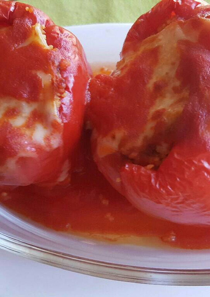 Una foto de Pimiento rojo relleno con chorizo y beicon