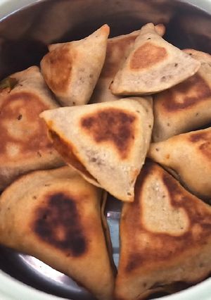 A picture of No fry samosas (baked).