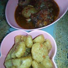 Spicy puff puff with cow tail (ferfeson jelar saniya) A picture of Spicy puff puff with cow tail (ferfeson jelar saniya).
