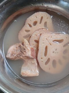 蓮藕軟骨肉湯 的食譜成品照片
