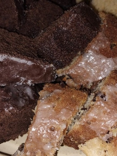 Una foto de Budines de cacao amargo y de limón!! Con baño de glasé!!