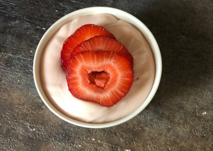 Steps to Prepare Super Quick Homemade 3 Ingredient strawberry mousse 🍓🍓