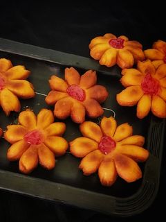 ஃபிளவர் டோநட்(flower doughnut recipe in tamil) செய்முறை முக்கிய புகைப்படம்