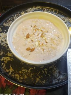 कोकोनट रोज़ फ्लेवर रबड़ी (coconut rose flavour rabri recipe in Hindi) रेसिपी मुख्य फोटो