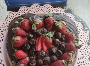 صورة لوصفة تورتة شوكولاته بحشو الكريز 🍒♥️