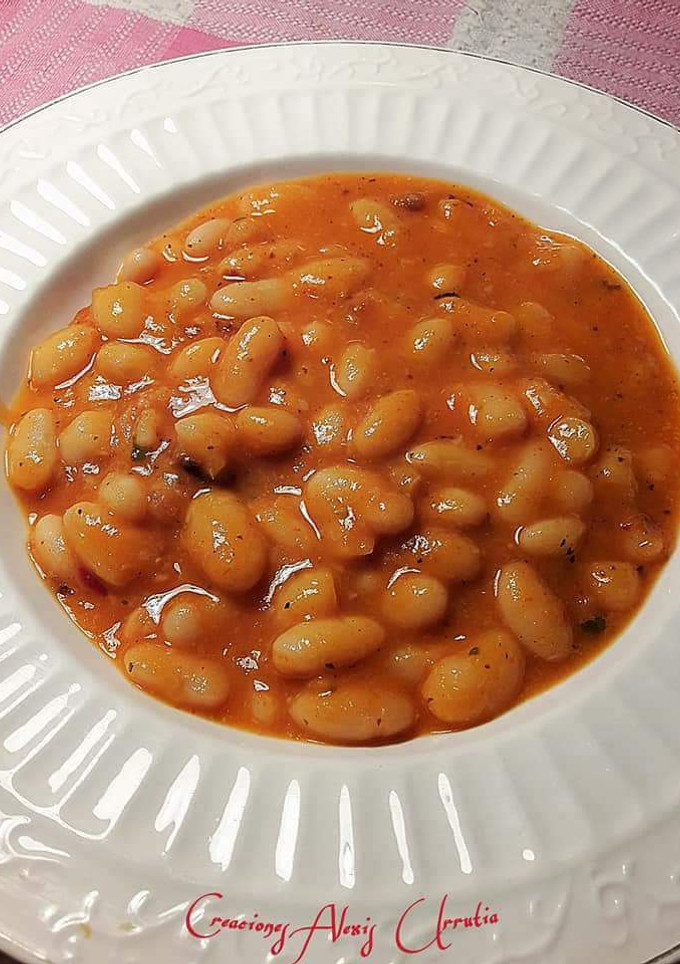 Una foto de Alubias blancas en salsa cremosa