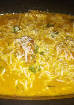 A picture of Shahi Matar Paneer masala.