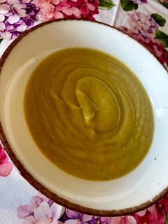 Una foto de Puré de verduras 🥒🧅🥔🧈🧀