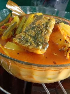 ডাঁটা আলু মাছের পাতলা ঝোল(danta alu macher patla jhol recipe in bengali) রেসিপির প্রধান ছবি