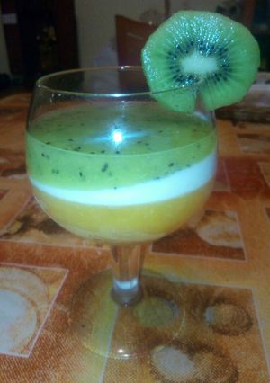 Foto principal de Gelatina de naranja natural, yogurt y kiwi