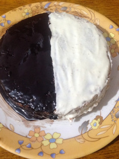 பிளாக் & ஒய்ட் கேக்(Black & White Cake recipe in Tamil) செய்முறை முக்கிய புகைப்படம்