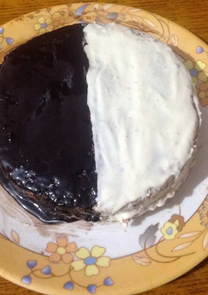 பிளாக் & ஒய்ட் கேக்(Black & White Cake recipe in Tamil) செய்முறை முக்கிய புகைப்படம்