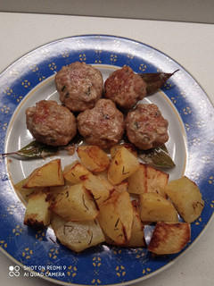 Foto di Polpette al forno con alloro e patate Sicily