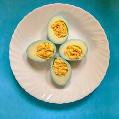 A picture of Blue Devilled Eggs.