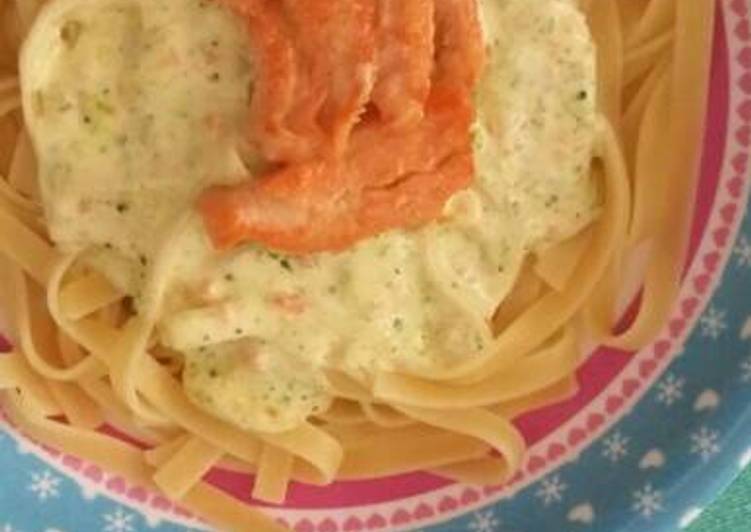 Brocolli and carrot cream with fetuccini and salmon