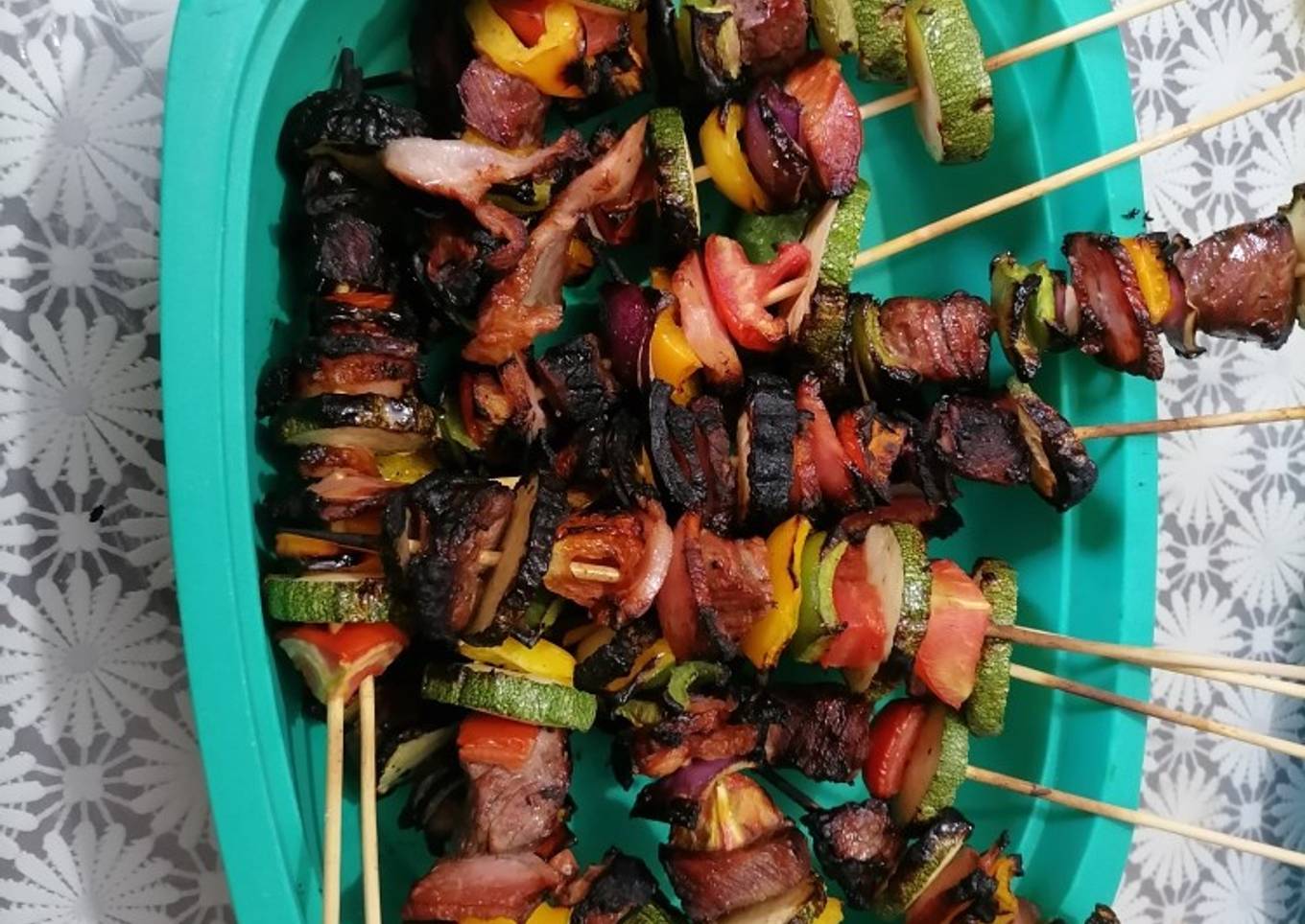 Brochetas de res