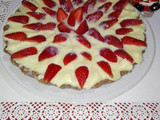 Tarta de chocolate con crema pastelera y frutillas