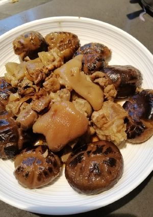 A picture of Shitake Mushroom with Pork.