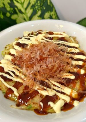 Hình của món Bánh Xèo Nhật Okonomiyaki.