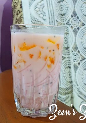 A picture of Strawberry Mango Falooda.
