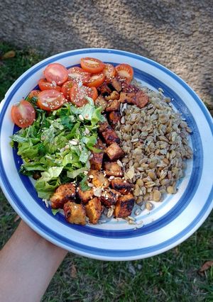 Una foto de Ensalada playera express II 🥗 -vegana- :)