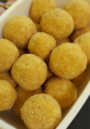 মুগ ডালের লাড্ডু (moong daler ladoo recipe in Bengali) রেসিপির প্রধান ছবি