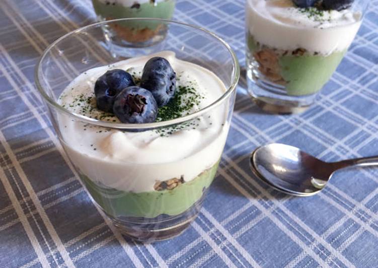 Steps to Make Homemade Greek yogurt with cereals with Matcha tea