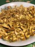 Farfalles bicolores, tomate rose et sauce à l'indienne