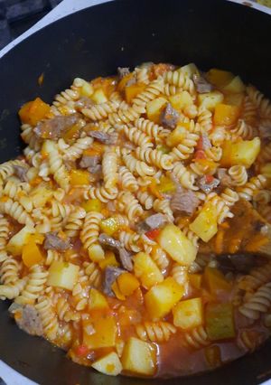 Una foto de Guiso de fideos tirabuzones