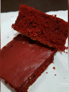 A picture of Red velvet cakes.