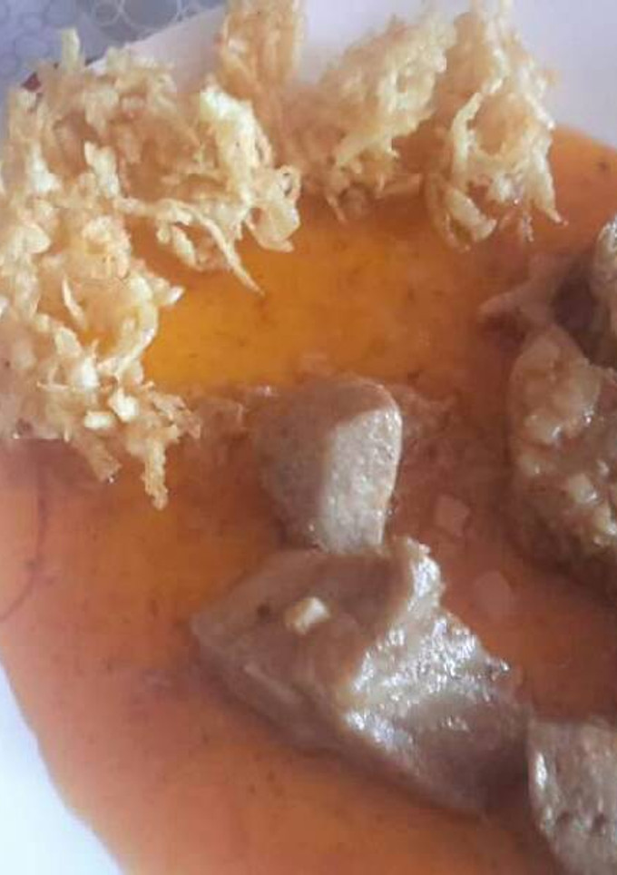 Una foto de Atún encebollado al estilo gaditano