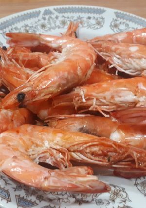 รูปของ กุ้งอบเกลือ เอาขี้ออกแบบไม่ผ่าหลัง