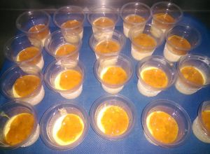 Una foto de Mousse Frío de Maracuyá y Culis de Lulo