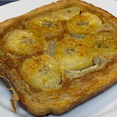 A picture of French Toast with Banana.