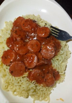A picture of Noodles and fried smokie.