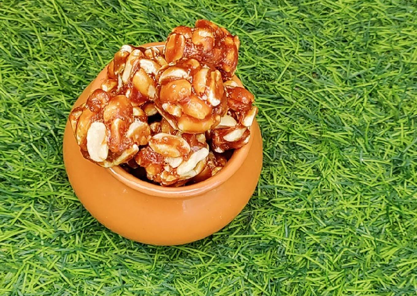 Peanut ladoo