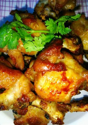 รูปของ น่องปีกไก่ทอดคั่วน้ำปลา