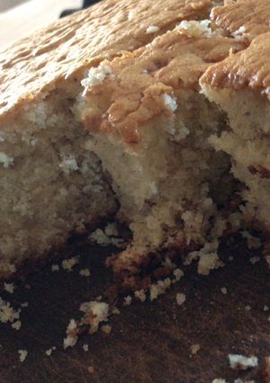 Una foto de Torta esponjosa de banana y chips de chocolate